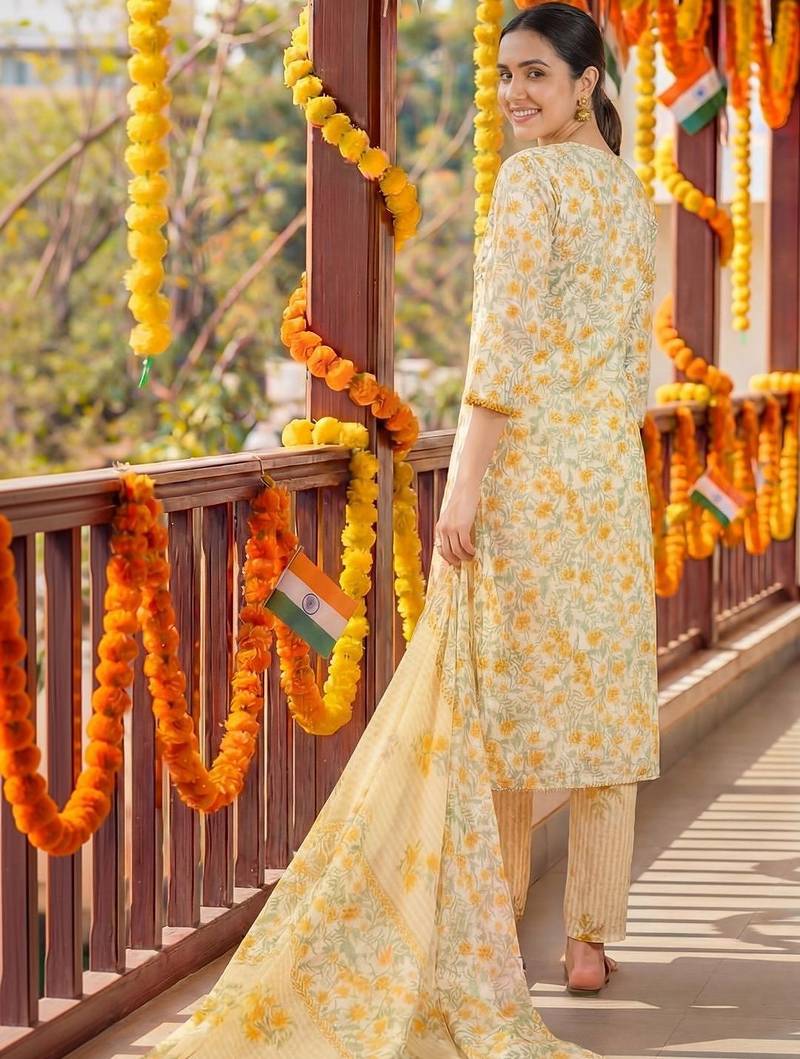 Women Floral Printed Regular Pure Cotton Kurta with Trousers & With Dupatta