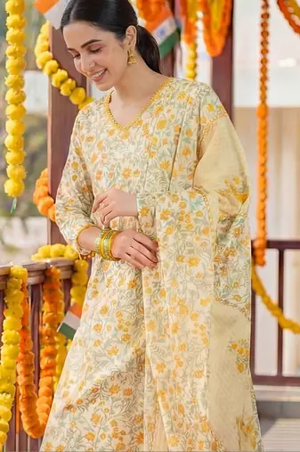 Women Floral Printed Regular Pure Cotton Kurta with Trousers & With Dupatta