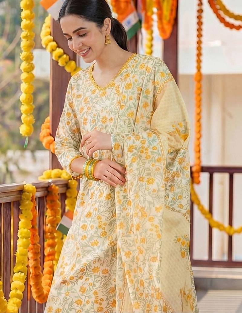 Women Floral Printed Regular Pure Cotton Kurta with Trousers & With Dupatta