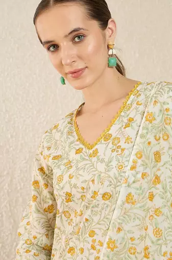 Women Floral Printed Regular Pure Cotton Kurta with Trousers & With Dupatta