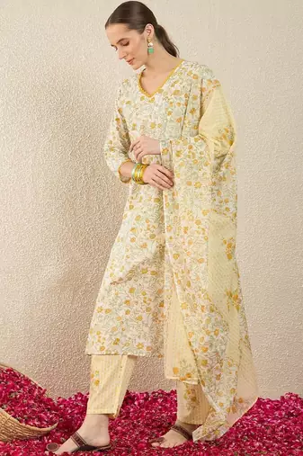 Women Floral Printed Regular Pure Cotton Kurta with Trousers & With Dupatta