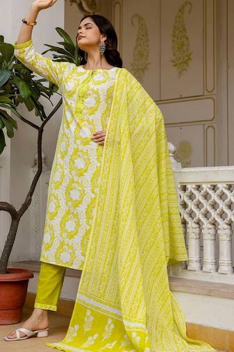 Women Floral Printed Regular Pure Cotton Kurta with Trousers & With Dupatta