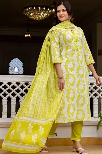 Women Floral Printed Regular Pure Cotton Kurta with Trousers & With Dupatta