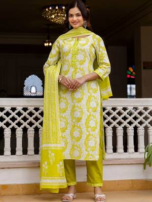 Women Floral Printed Regular Pure Cotton Kurta with Trousers & With Dupatta 6