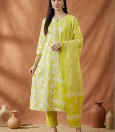 Women Floral Printed Regular Thread Work Pure Cotton Kurta with Trousers