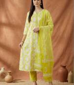 Women Floral Printed Regular Thread Work Pure Cotton Kurta with Trousers