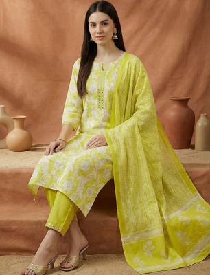Women Floral Printed Regular Thread Work Pure Cotton Kurta with Trousers 2