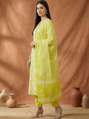 Women Floral Printed Regular Thread Work Pure Cotton Kurta with Trousers 4