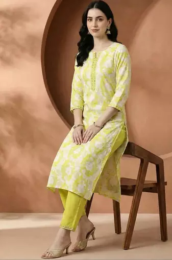 Women Floral Printed Regular Thread Work Pure Cotton Kurta with Trousers