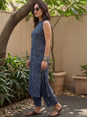 Women Printed Regular Pure Cotton Kurta with Palazzos 3
