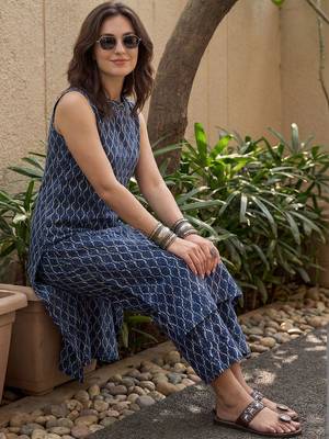 Women Printed Regular Pure Cotton Kurta with Palazzos 5