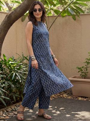 Women Printed Regular Pure Cotton Kurta with Palazzos 6