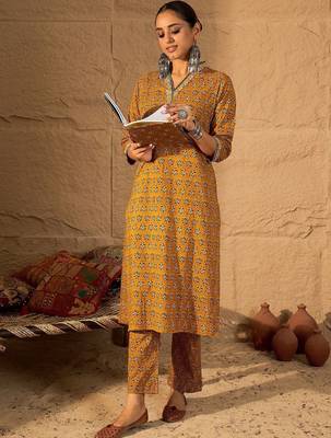 Women Ethnic Motifs Printed Regular Pure Cotton Kurta with Trousers 1