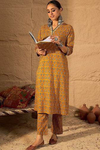 Women Ethnic Motifs Printed Regular  Cotton Kurta with Trousers