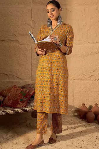 Women Ethnic Motifs Printed Regular Pure Cotton Kurta with Trousers