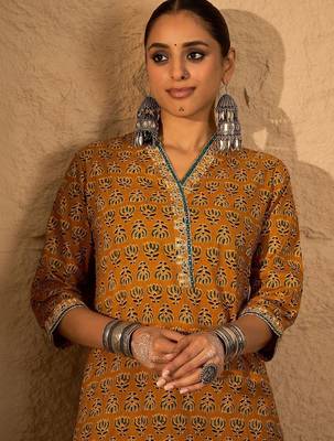 Women Ethnic Motifs Printed Regular Pure Cotton Kurta with Trousers 2