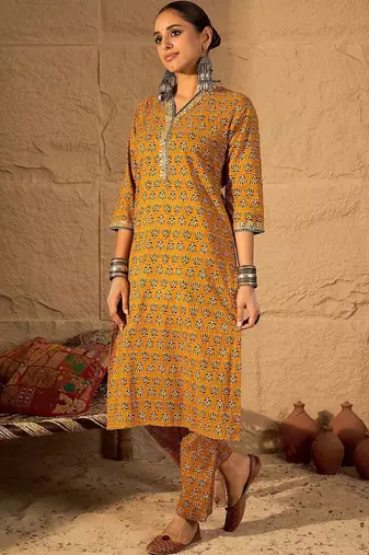 Women Ethnic Motifs Printed Regular Pure Cotton Kurta with Trousers
