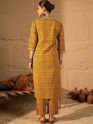 Women Ethnic Motifs Printed Regular Pure Cotton Kurta with Trousers 4