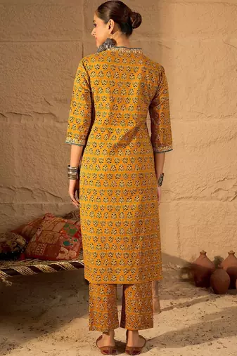 Women Ethnic Motifs Printed Regular Pure Cotton Kurta with Trousers