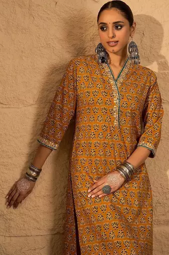 Women Ethnic Motifs Printed Regular Pure Cotton Kurta with Trousers