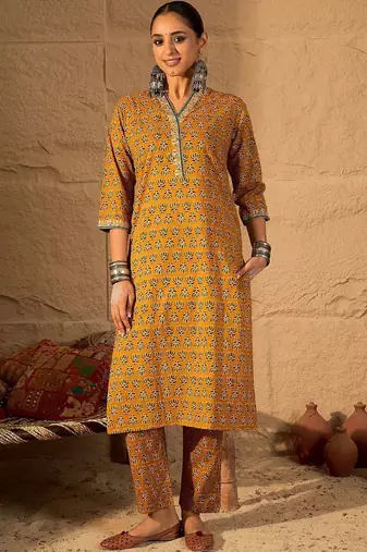 Women Ethnic Motifs Printed Regular Pure Cotton Kurta with Trousers