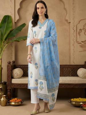 Women Floral Printed Regular Sequinned Pure Cotton Kurta with Trousers & With Dupatta 1
