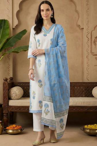 Women Floral Printed Regular Sequinned  Cotton Kurta with Trousers & With Dupatta