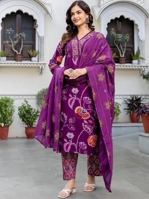 Women Floral Printed Regular  Cotton Kurta with Trousers & With Dupatta 1