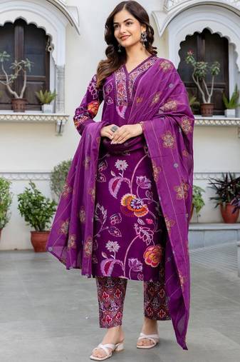 Women Floral Printed Regular  Cotton Kurta with Trousers & With Dupatta