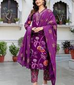 Women Floral Printed Regular  Cotton Kurta with Trousers & With Dupatta