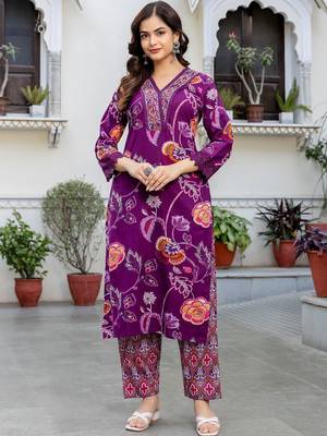 Women Floral Printed Regular  Cotton Kurta with Trousers & With Dupatta 3