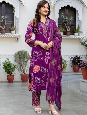 Women Floral Printed Regular  Cotton Kurta with Trousers & With Dupatta 5