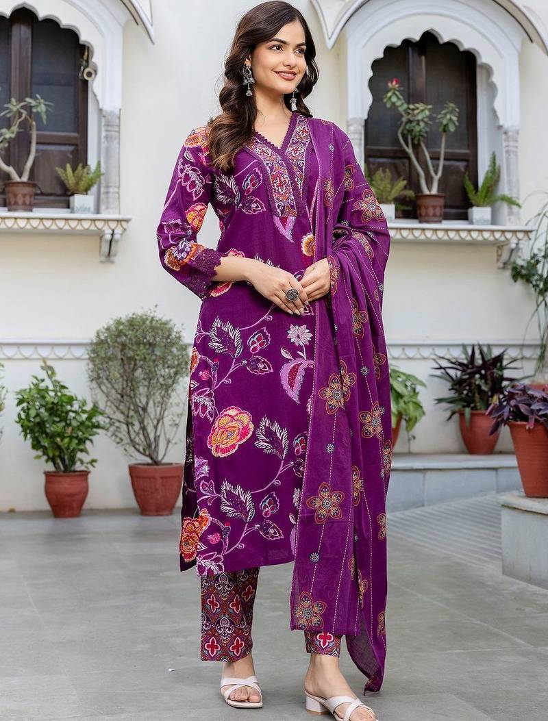 Women Floral Printed Regular  Cotton Kurta with Trousers & With Dupatta