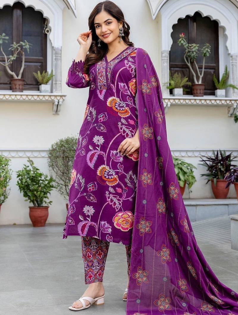 Women Floral Printed Regular  Cotton Kurta with Trousers & With Dupatta