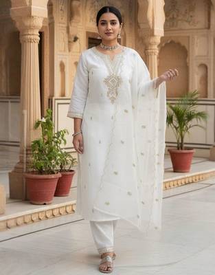Floral Embroidered Notch Neck Sequinned Straight Kurta With Trousers & Dupatta 5
