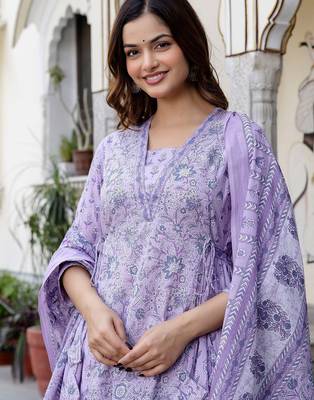 Floral Printed Panelled Square Neck Pure Cotton Kurta With Trousers & Dupatta 1