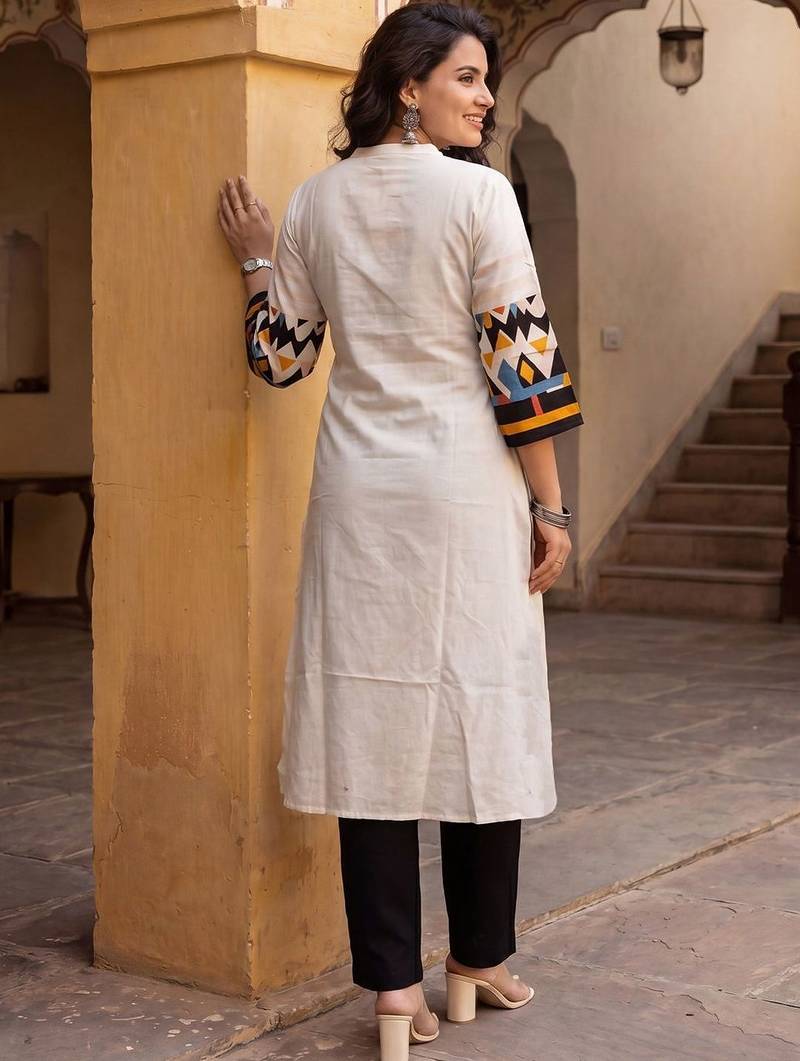 Women Printed Regular Kurta with Trousers