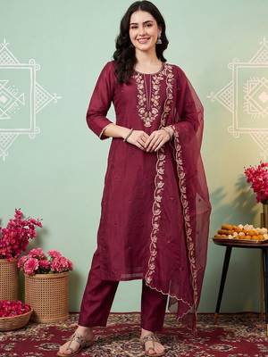 Women Ethnic Motifs Embroidered Regular Thread Work Kurta with Trousers & With Dupatta 3