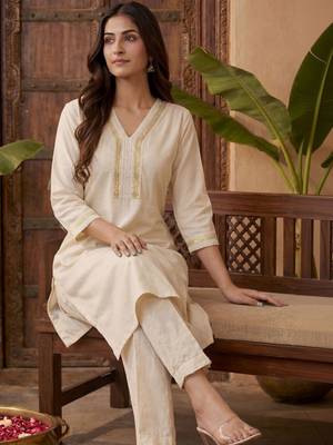 Women Ethnic Motifs Embroidered Regular Gotta Patti Kurta with Trousers 1