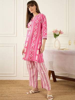 Women Printed Regular Pure Cotton Kurta with Trousers 4