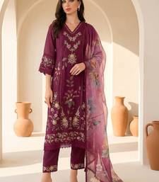 Women Floral Embroidered Regular Thread Work Pure Silk Kurta with Trousers & With Dupatta