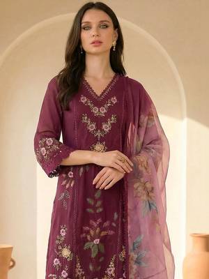 Women Floral Embroidered Regular Thread Work Pure Silk Kurta with Trousers & With Dupatta 2