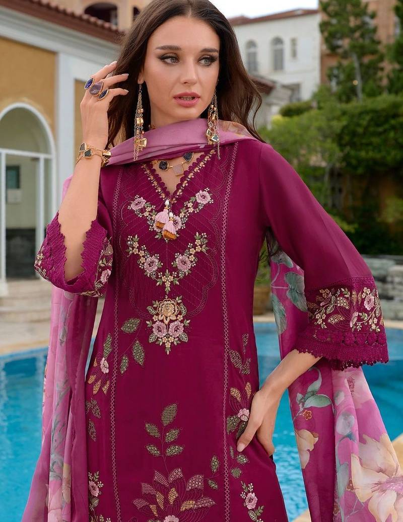 Women Floral Embroidered Regular Thread Work Pure Silk Kurta with Trousers & With Dupatta