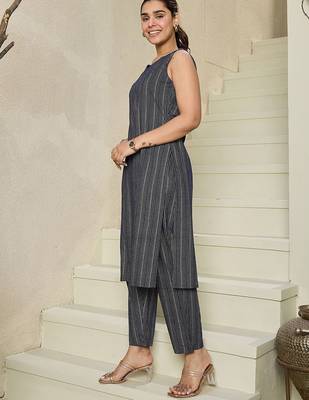 Striped Regular Pure Cotton Kurta With Trousers 4