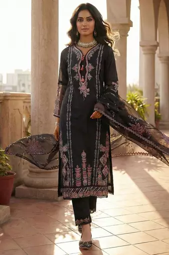 Women Floral Embroidered Regular Thread Work Kurta with Trousers & With Dupatta