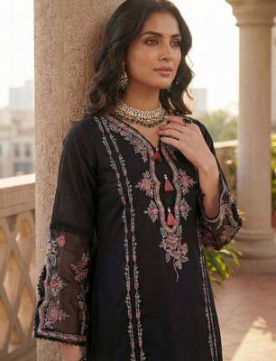 Women Floral Embroidered Regular Thread Work Kurta with Trousers & With Dupatta 3