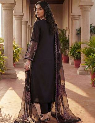 Women Floral Embroidered Regular Thread Work Kurta with Trousers & With Dupatta 4