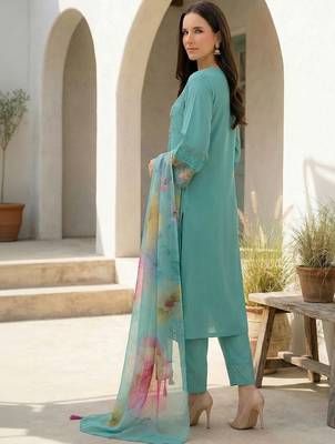 Women Floral Embroidered Regular Thread Work Kurta with Trousers & With Dupatta 3