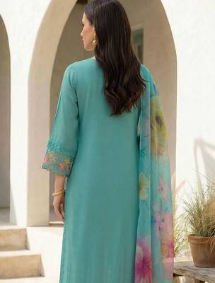 Women Floral Embroidered Regular Thread Work Kurta with Trousers & With Dupatta 4