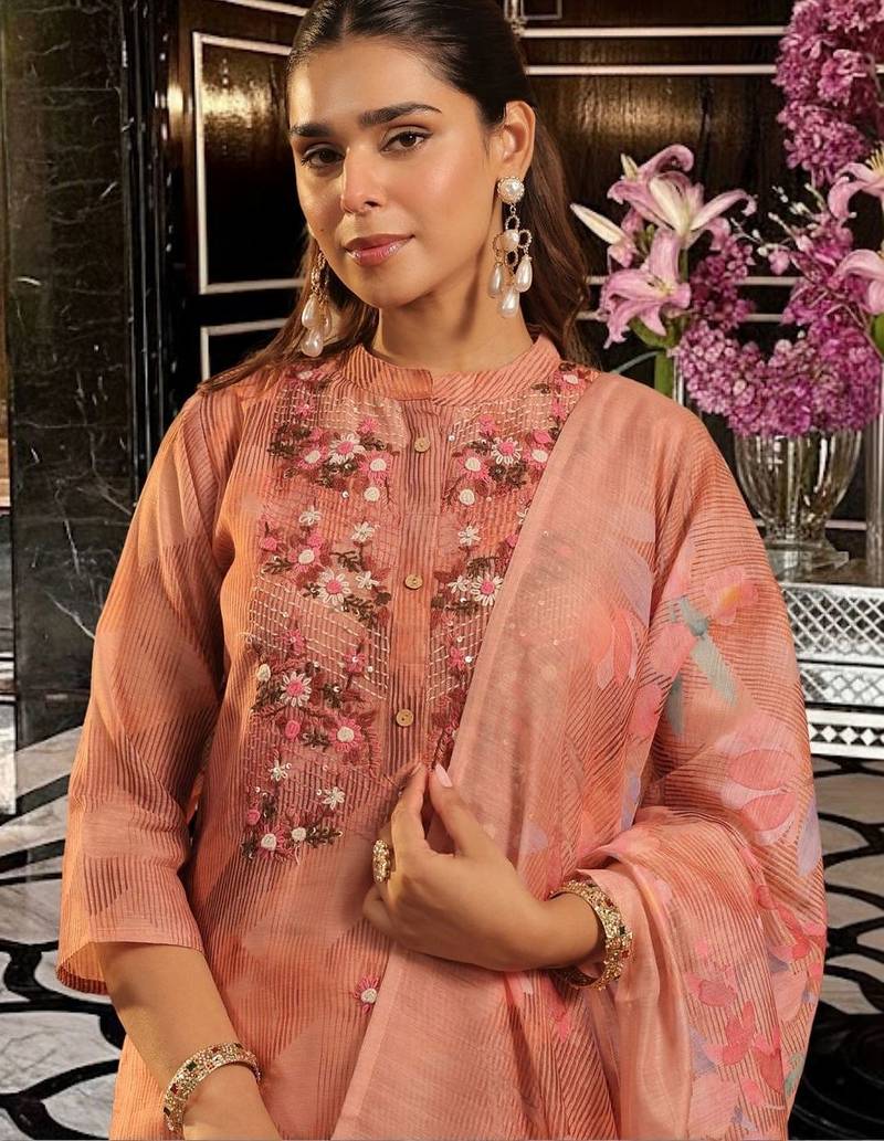 Women Floral Embroidered Regular Thread Work Chanderi Cotton Kurta with Trousers & With Dupatta